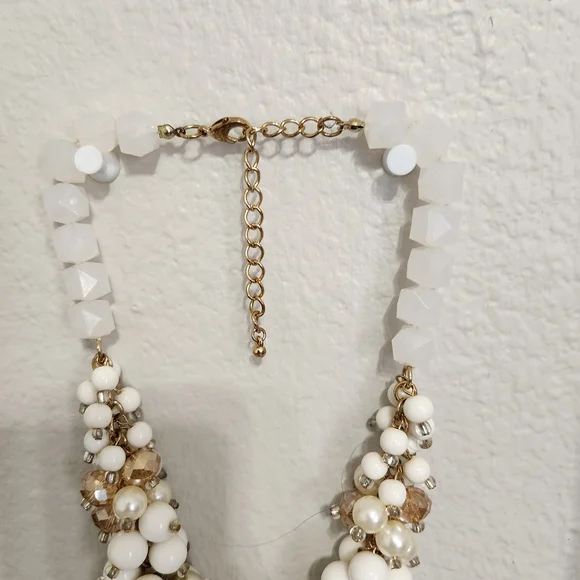 Vintage White and Gold Beaded Necklace - Picture 5 of 6